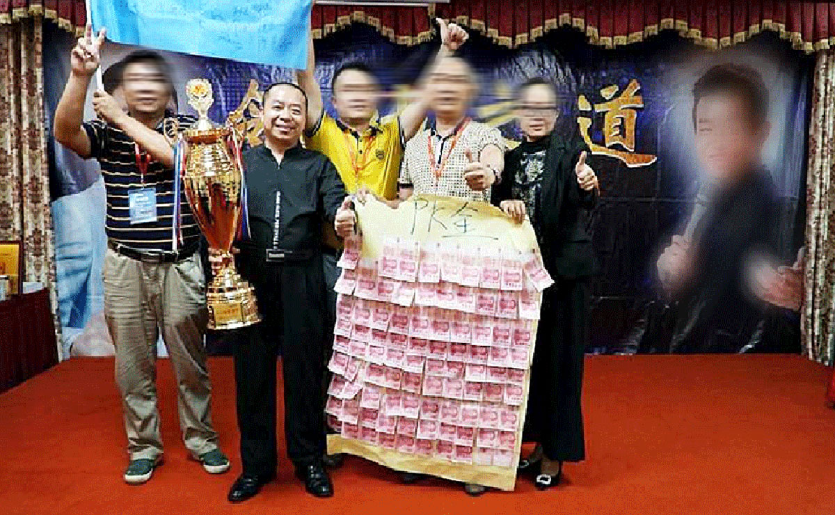 荣获领袖之道冠军奖杯和PK金.jpg